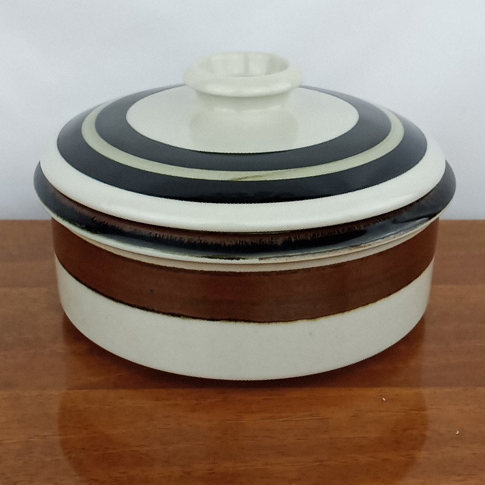 Vintage Arabia of Finland karelia stoneware lidded cassarole taurine